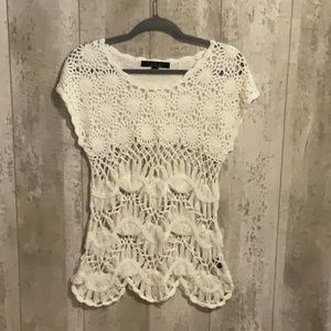 Fever hand crochet beautiful women’s white dressy top. Size M